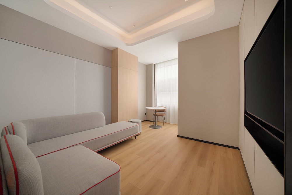 YiWu Zhonglian Kaixin Hotel 60/75