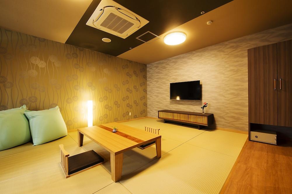 Japanese, Modern, Deluxe, 5 Futon Beds, Outdoor Bath