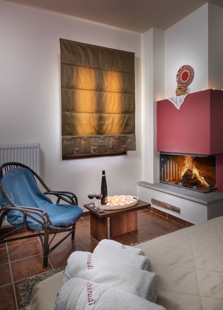 Petradi Hotel 25/75