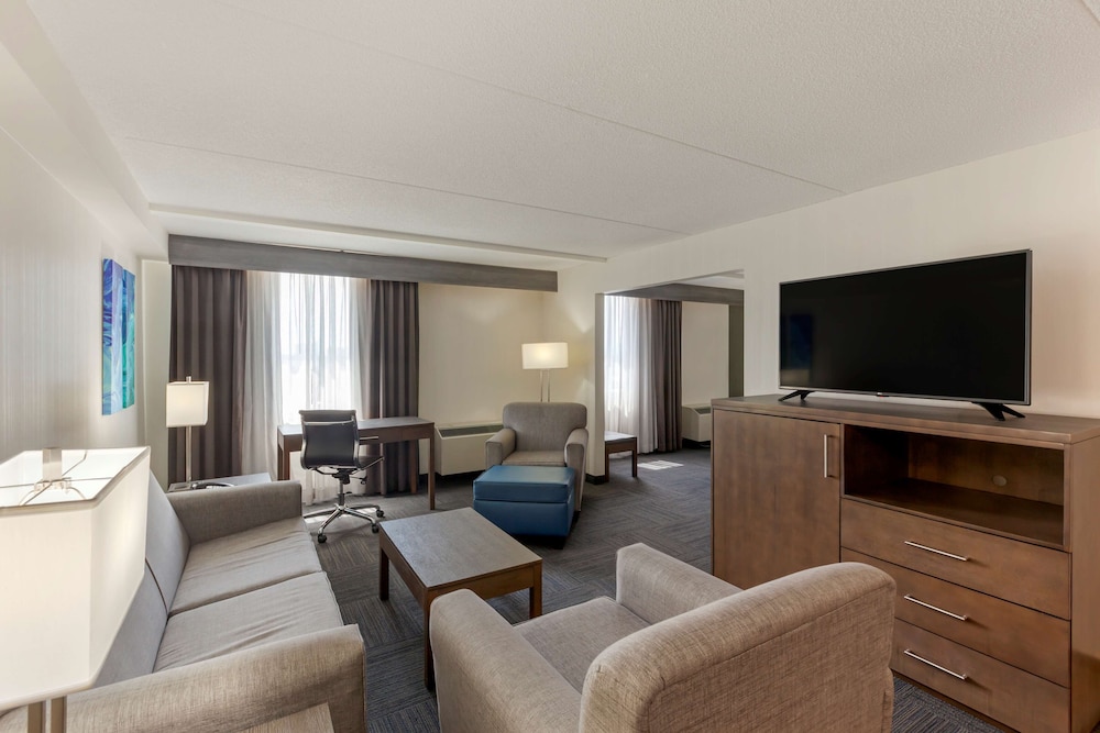 Best Western Plus Toronto Airport Hotel 32/38
