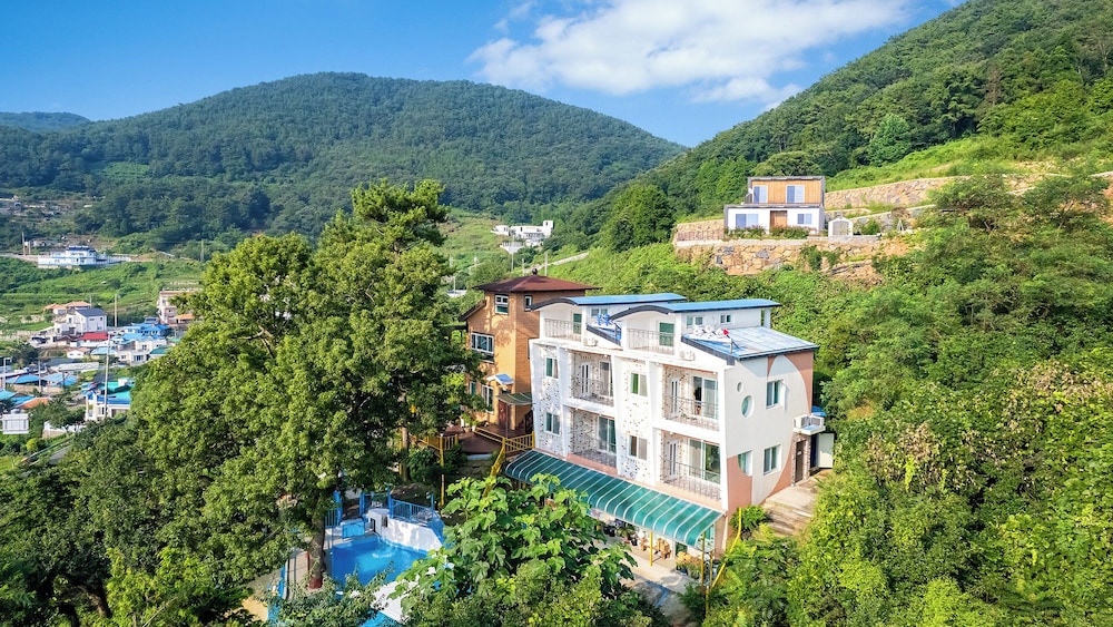 Tongyeong Blue House Pension 2/48