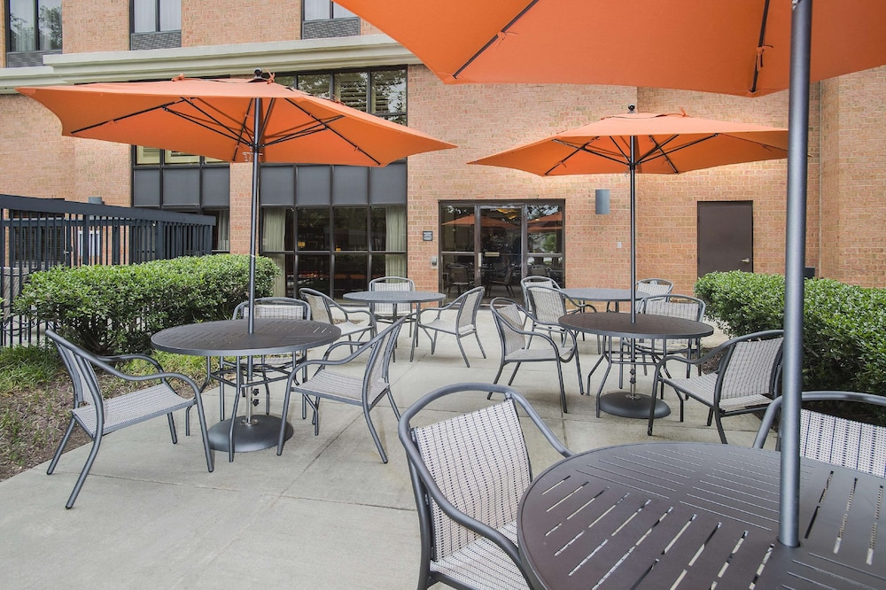 Hampton Inn Suites Annapolis 32/39