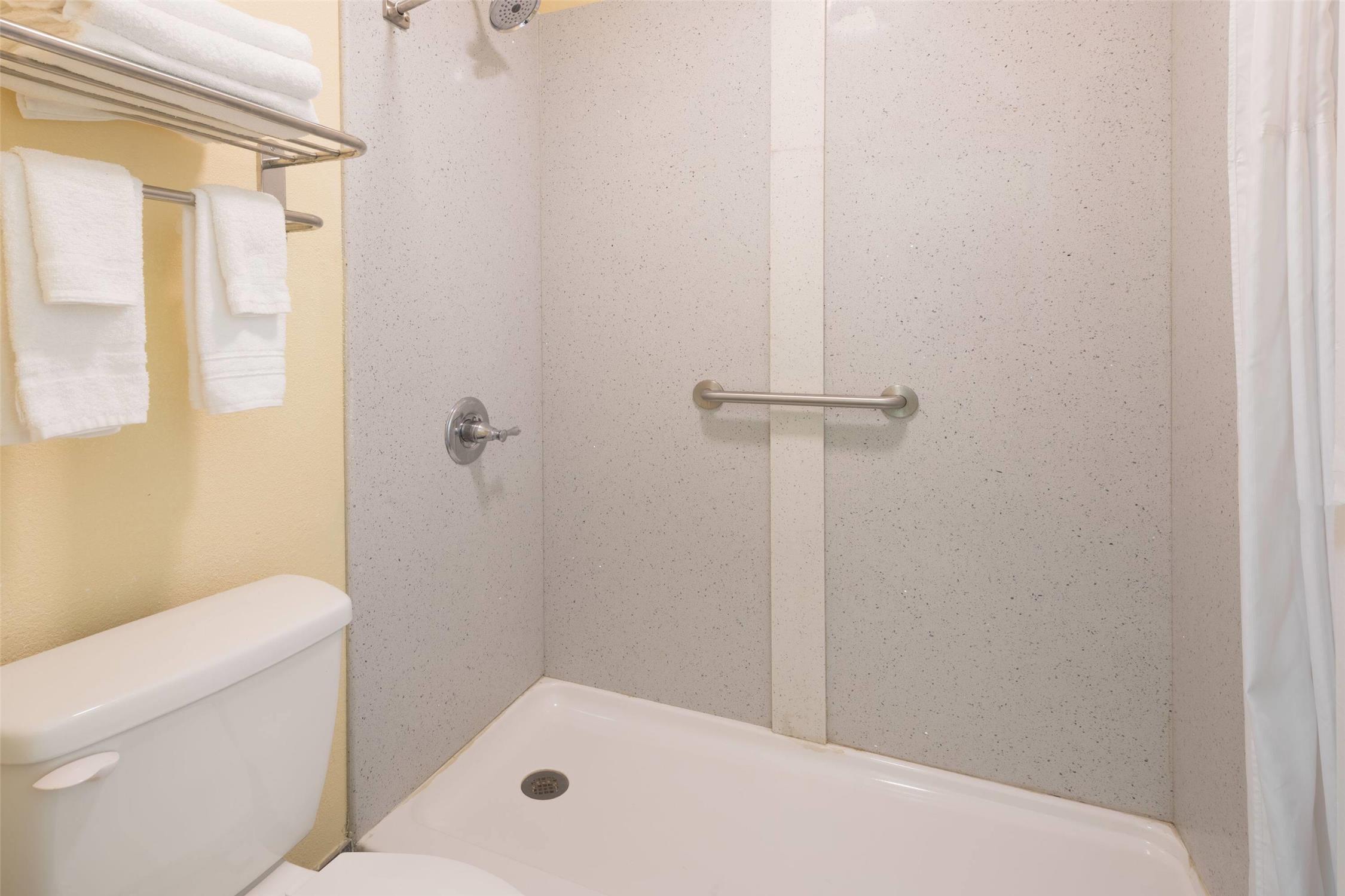 Days Inn By Wyndham Madison 13/13