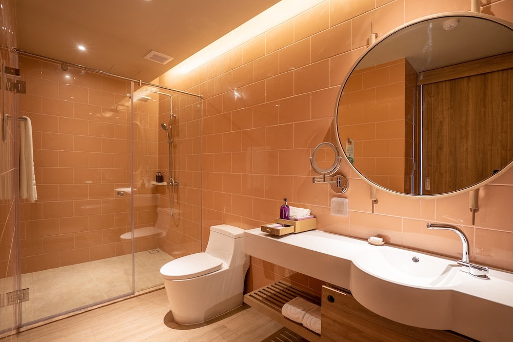 SUITE, KING BED
