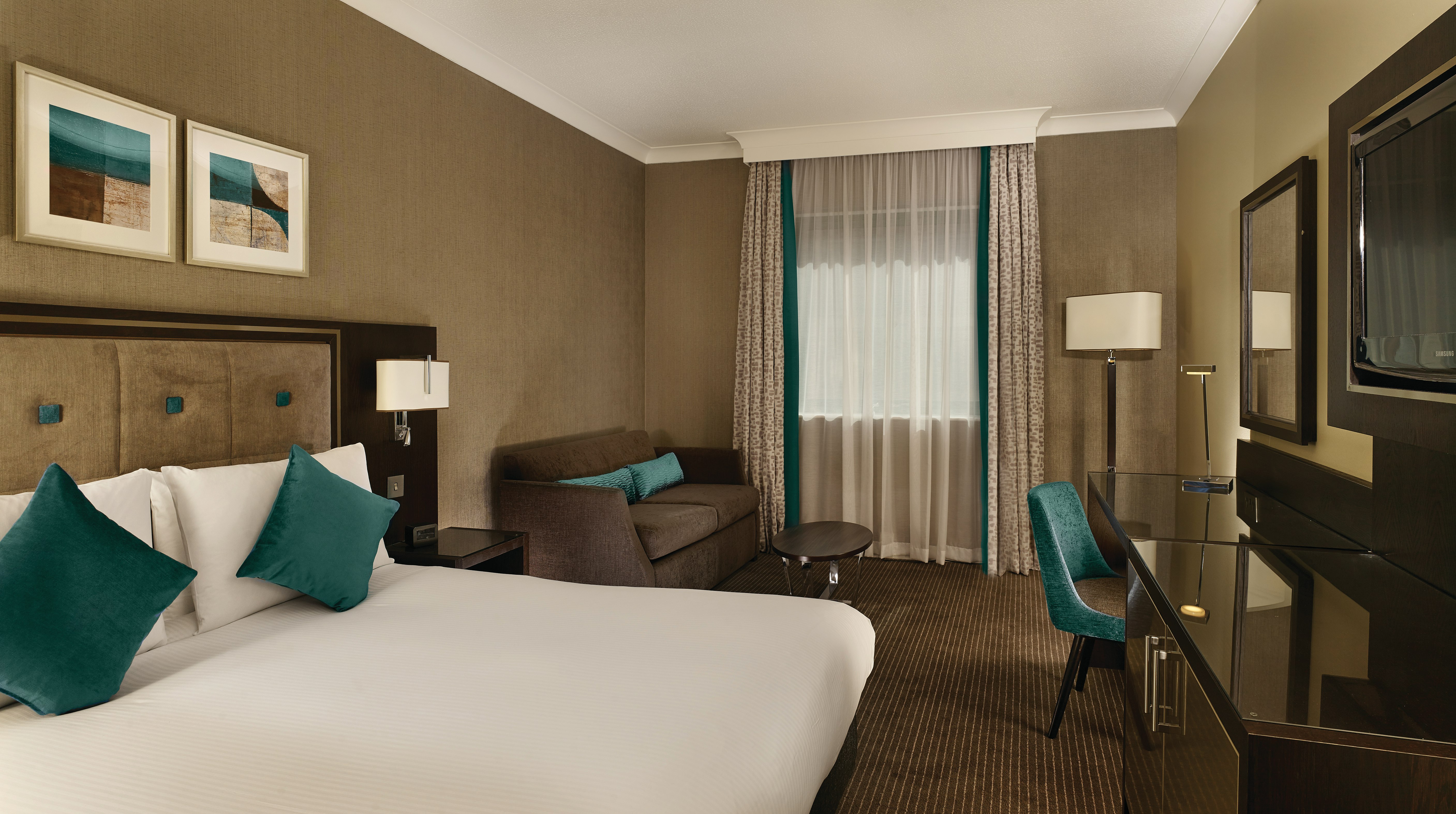 Doubletree By Hilton Hotel Woking 16/55