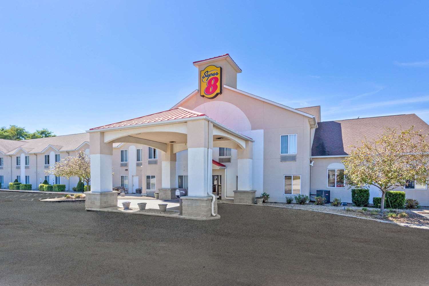 Super 8 by Wyndham Cloverdale IN 10/10
