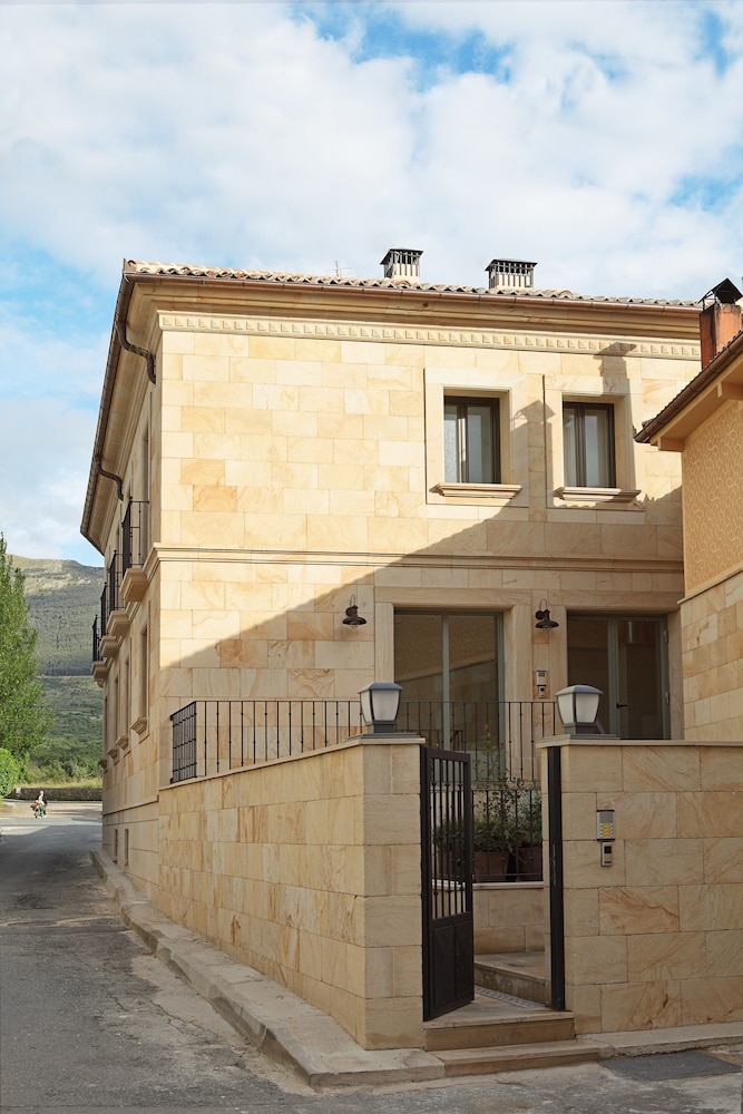 Artesa Suites & Spa 1/36
