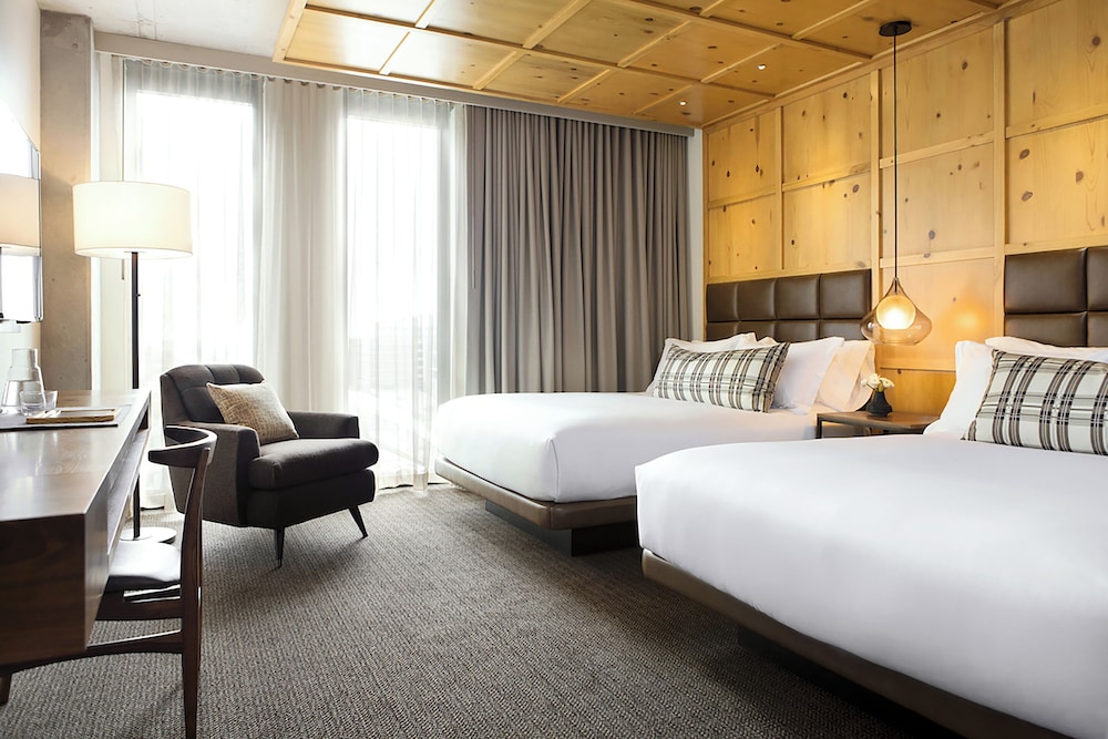 DELUXE, 2 QUEEN BEDS