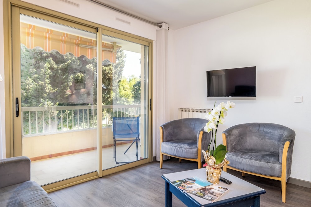 VVF Villages 'Les Eucalyptus' Juan Les Pins 23/50
