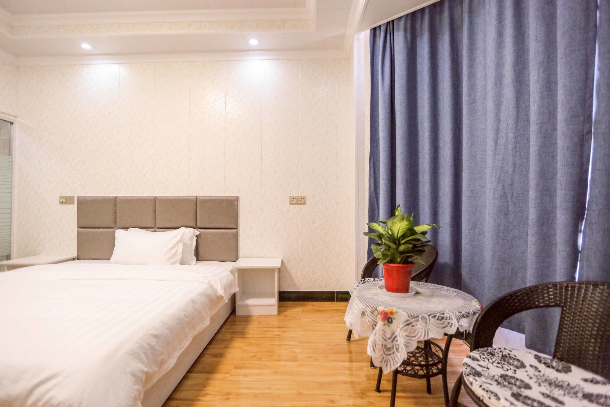 DUPLEX, PREMIER, KING BED