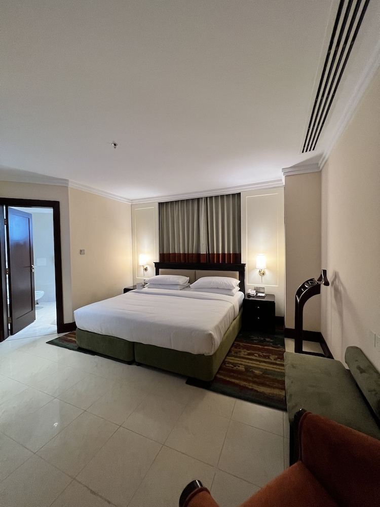 City Seasons Suites Dubai 25/60