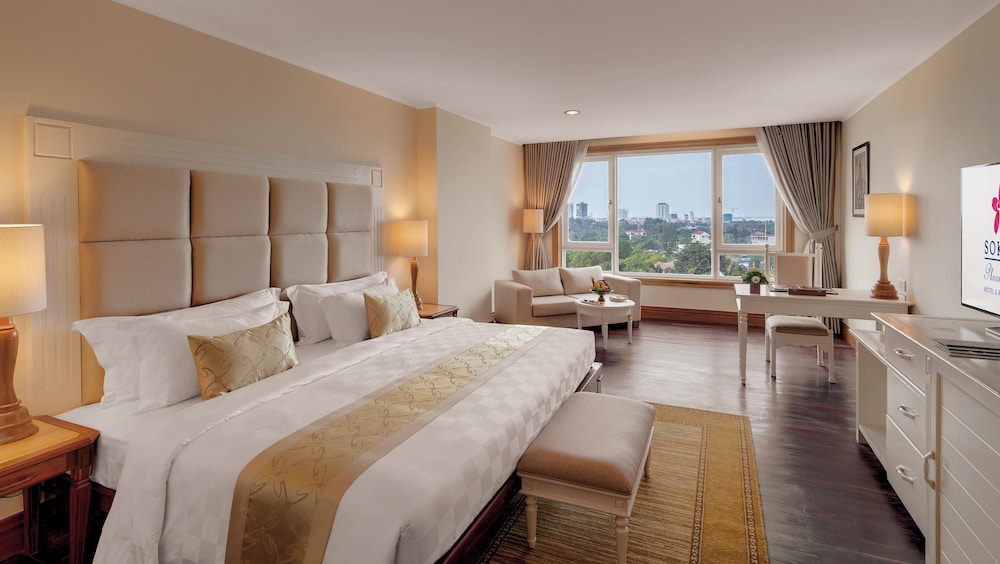 Connecting, Family, King Bed, Sokha Phnom Penh Hotel 4/9