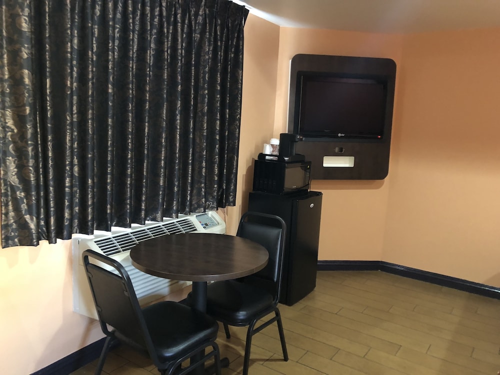El Rancho Motel 19/24