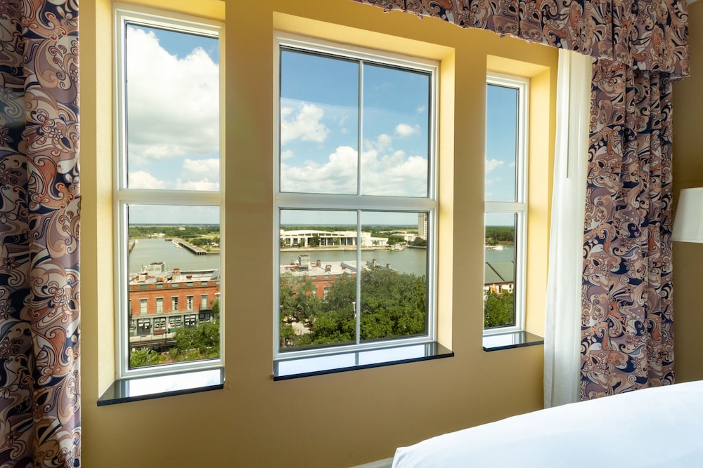 Holiday Inn Express Savannah Historic District 7/74