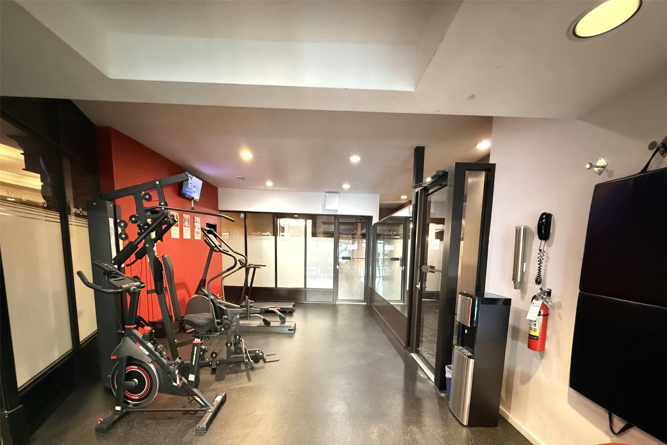 Ramada by Wyndham Kelowna Hotel & Conference Center 13/19