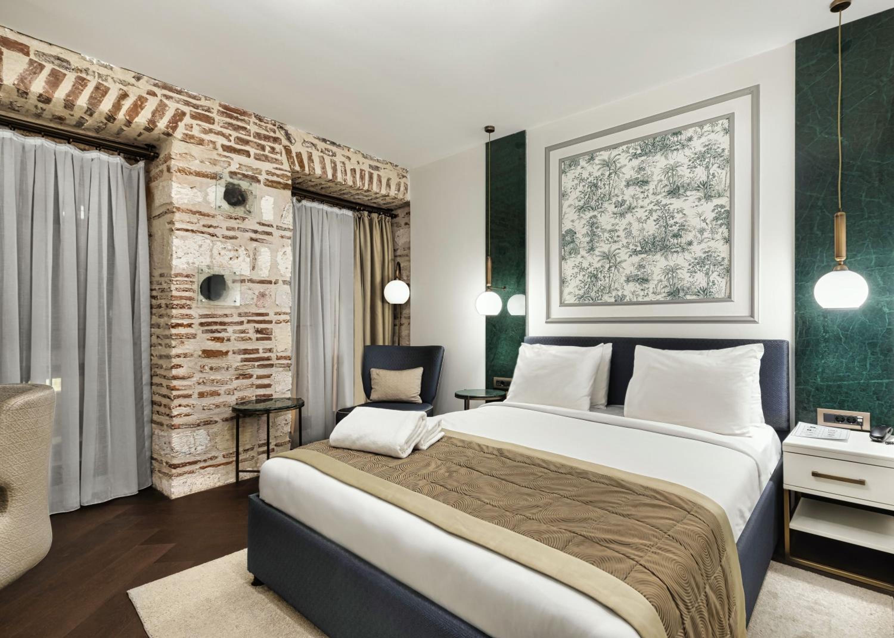 Stone, Double Bed