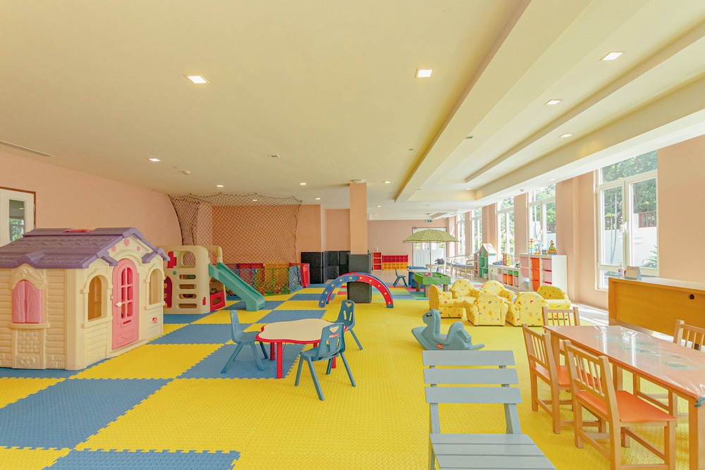 Grand Pacific Sovereign Resort and Spa 53/68