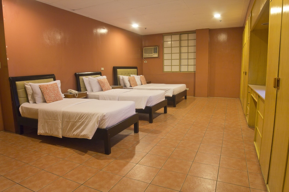 Nichols Airport Hotel 23/61