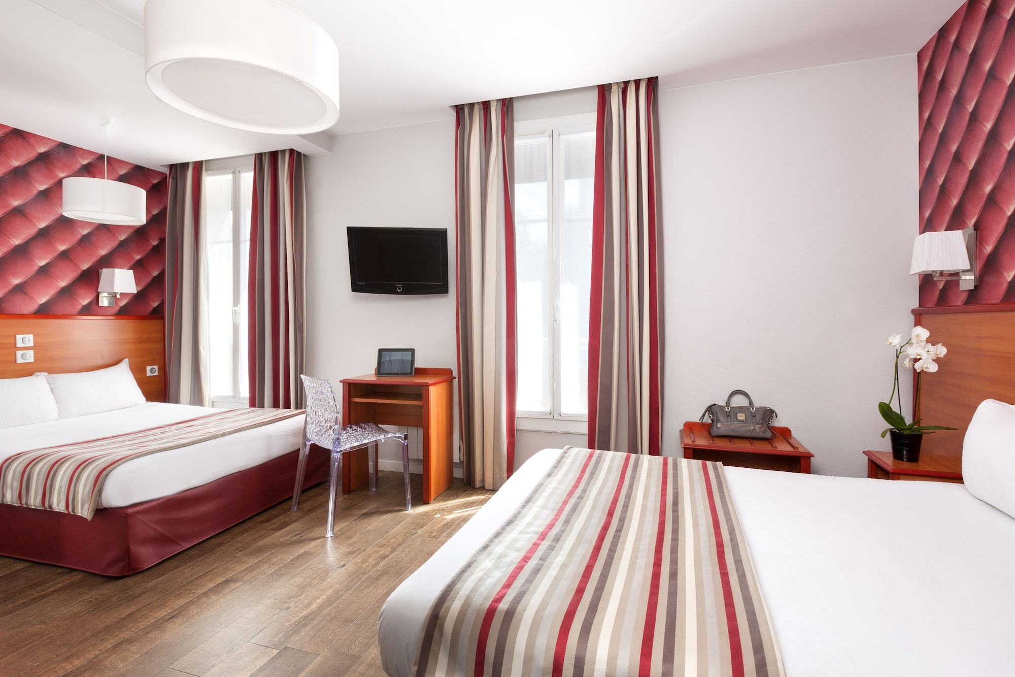 ROOM, QUADRUPLE