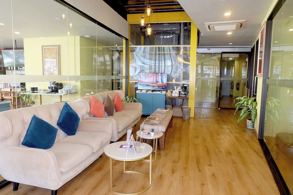 Siri Oriental Bangkok Hotel (ex The Warehouse Bangkok) 30/50