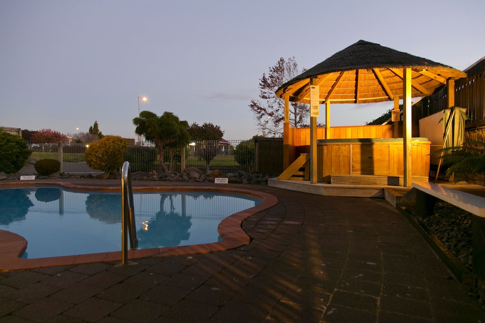 swimming pool spa