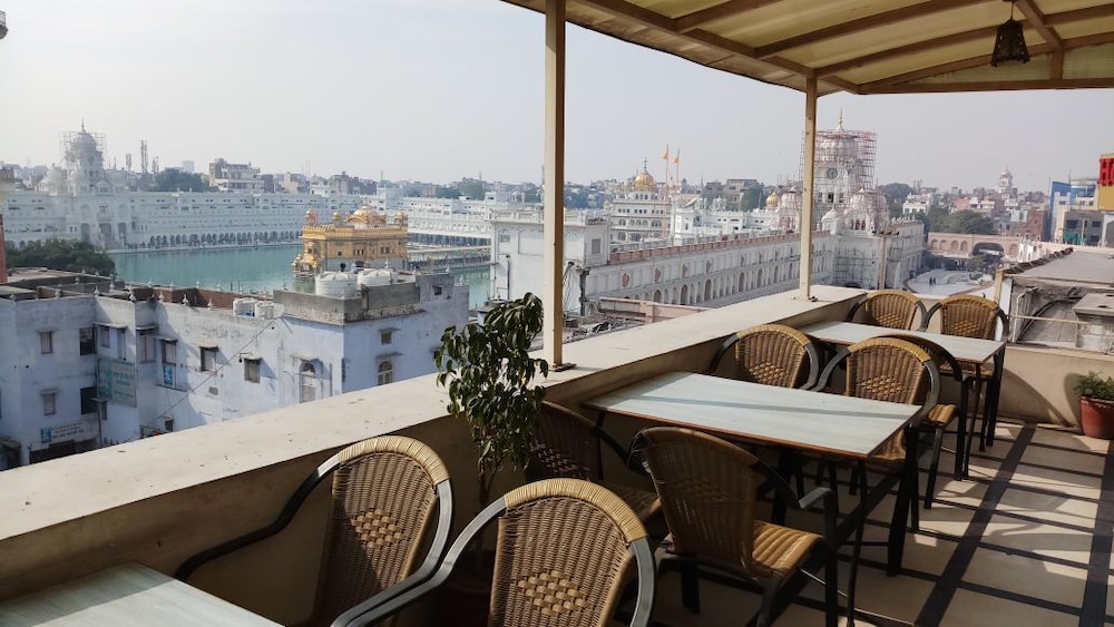 INDUS HOTEL 41/51