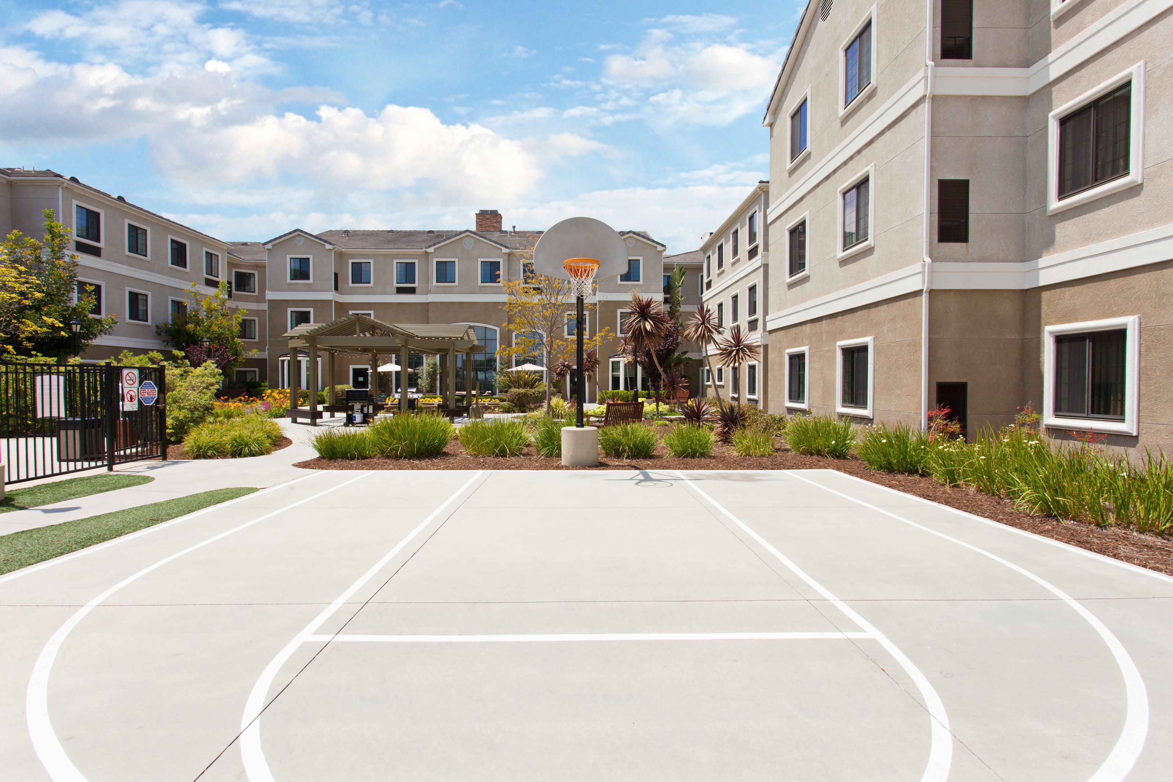 Staybridge Suites Irvine East/Lake Forest 38/72