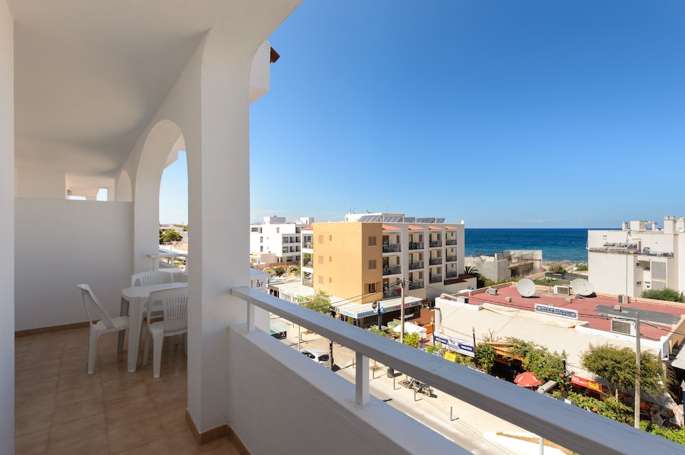 Apartamentos San Antonio Beach 29/35