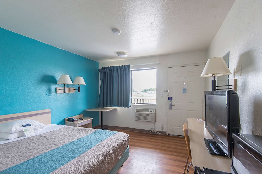 Motel6 Kansas City, MO - Airport 26/50
