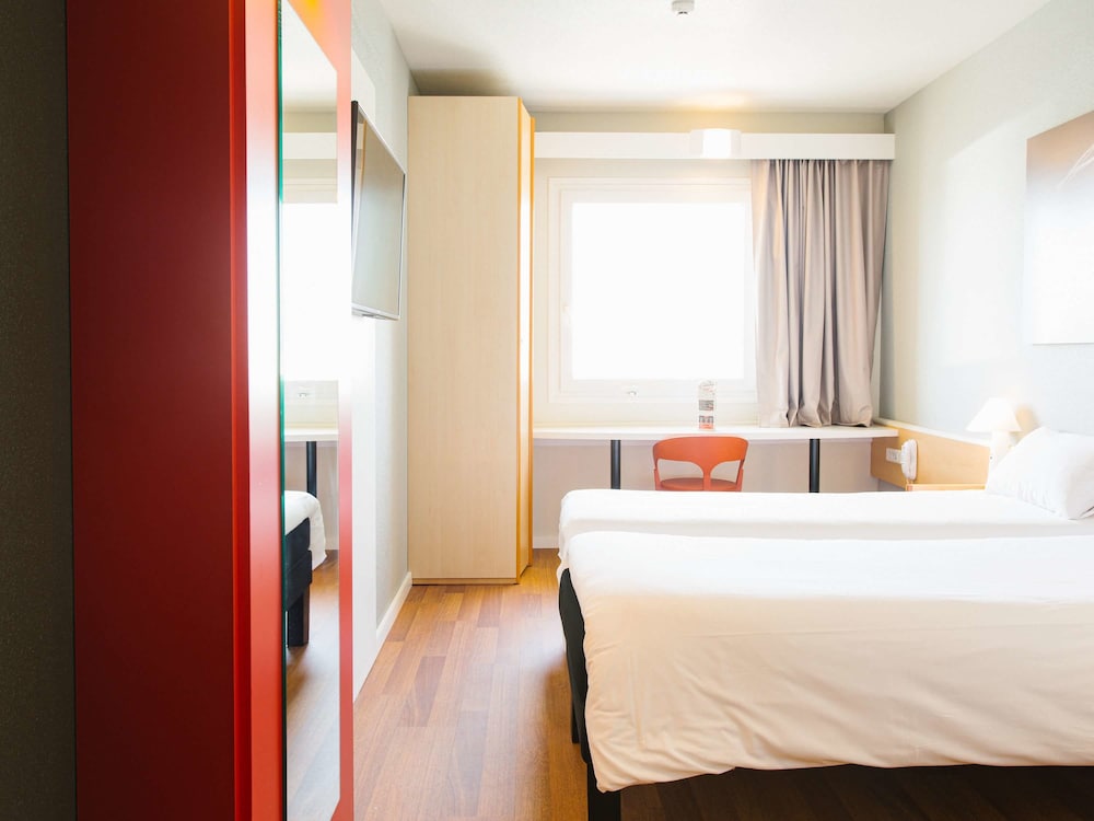 Ibis Elche 25/76
