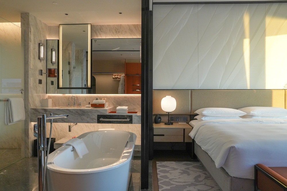 غرفة بسرير كينج بإطلالة على البحيرة، Hyatt Regency Changshu Kuncheng Lake 3/8