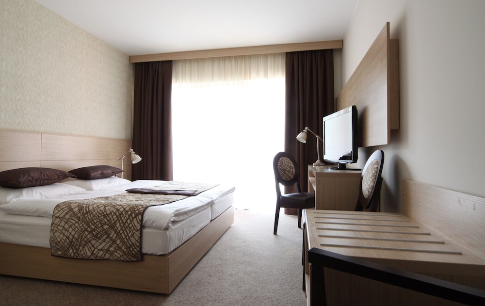 STANDARD, DOUBLE OR TWIN BED, MOUNTAIN VIEW, BALCONY
