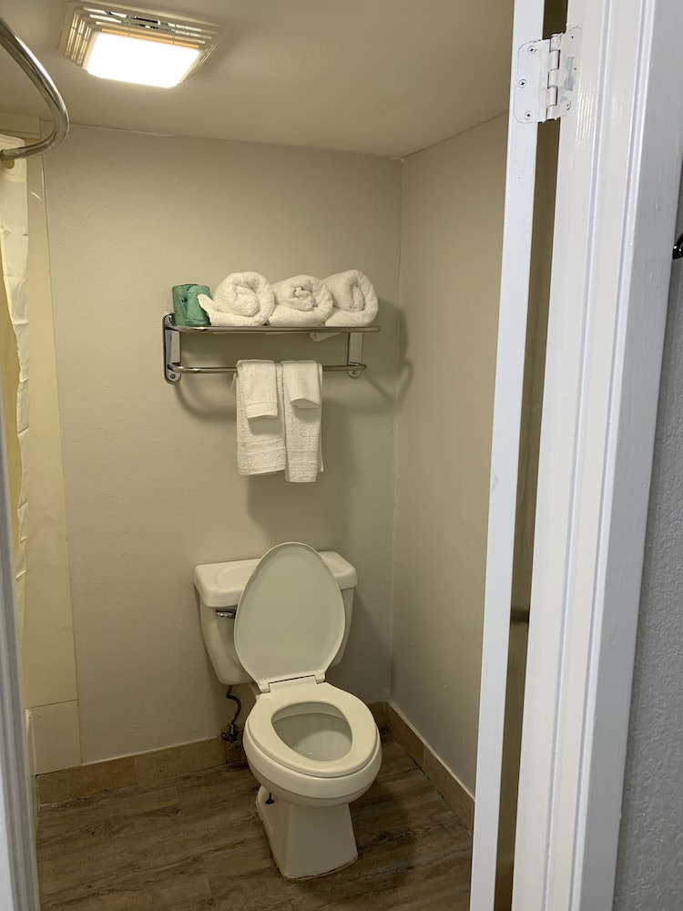 ECONO LODGE AND SUITES(Orange - TX) 19/53