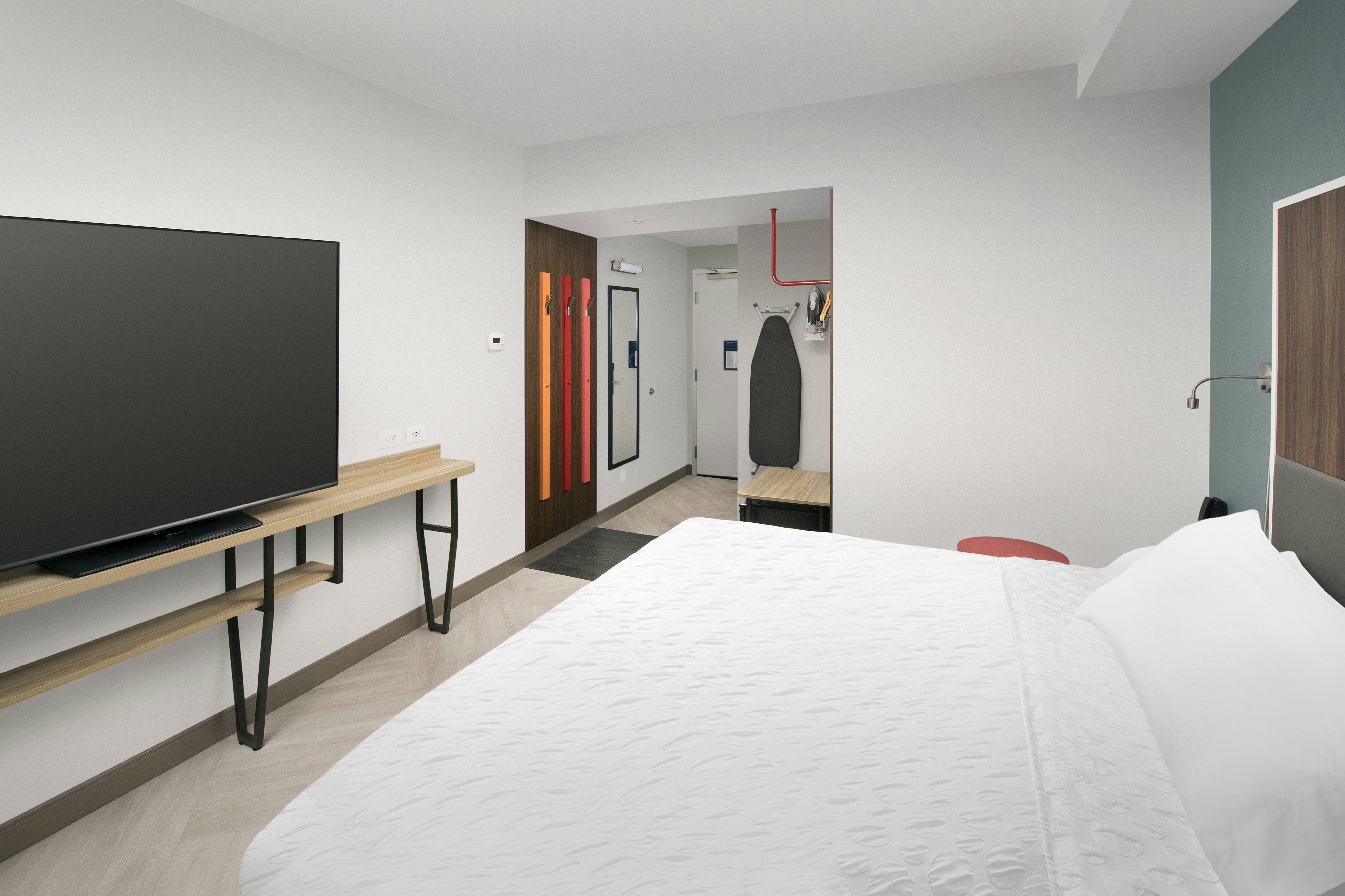 ROOM, KING BED