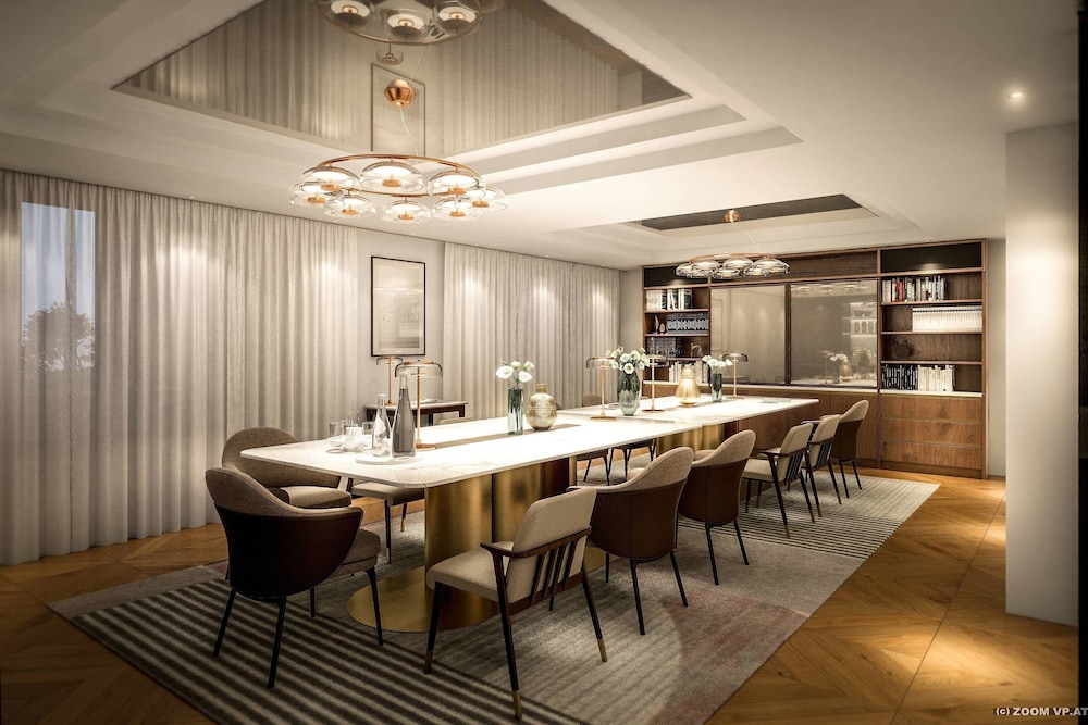 Neues Schloss Privat Hotel Zurich 30/31