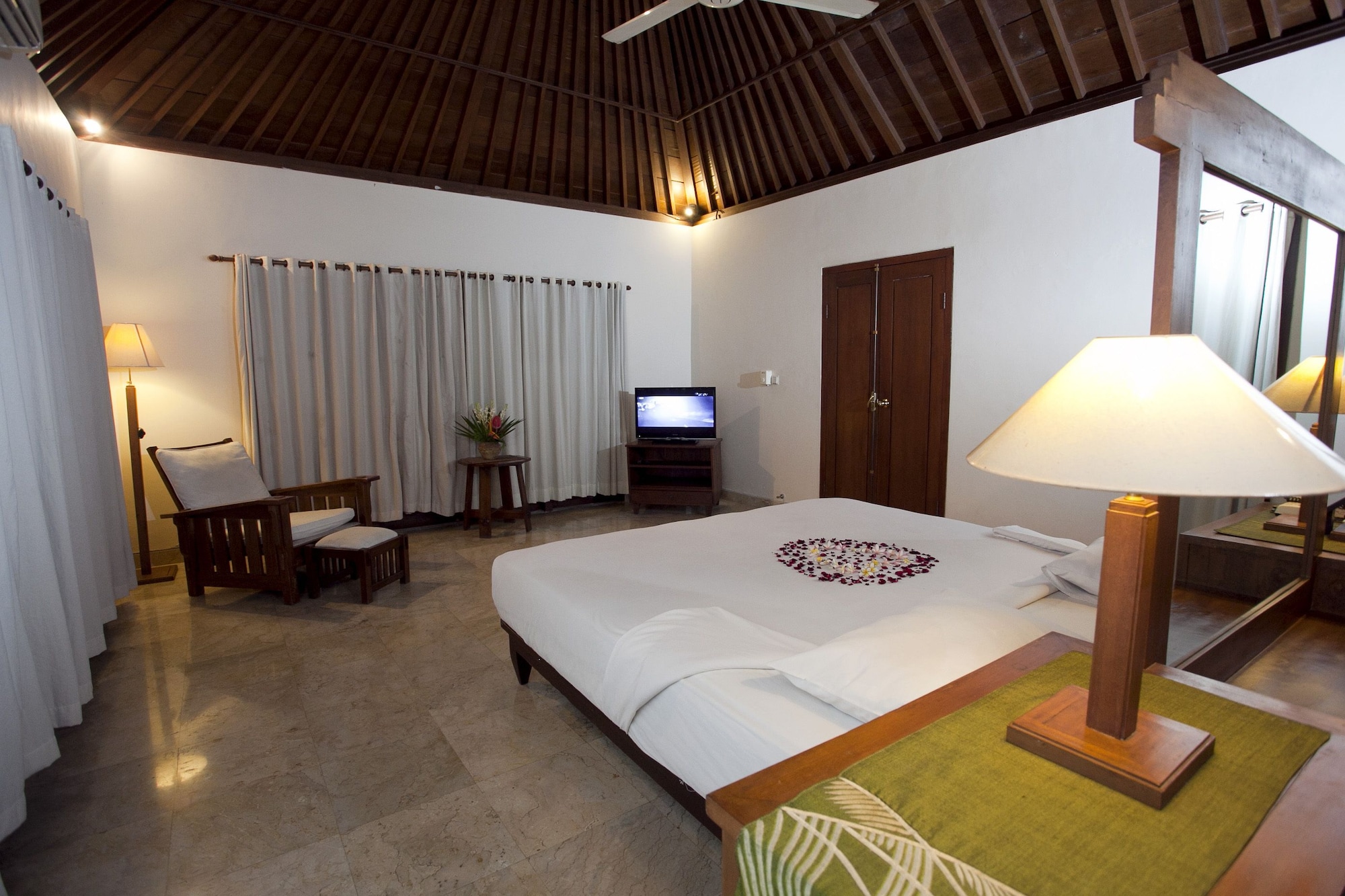 1 BEDROOM, VILLA