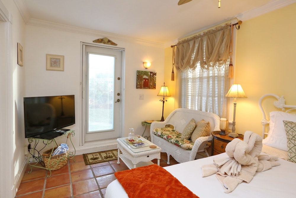 Beachfront Bed & Breakfast 13/46