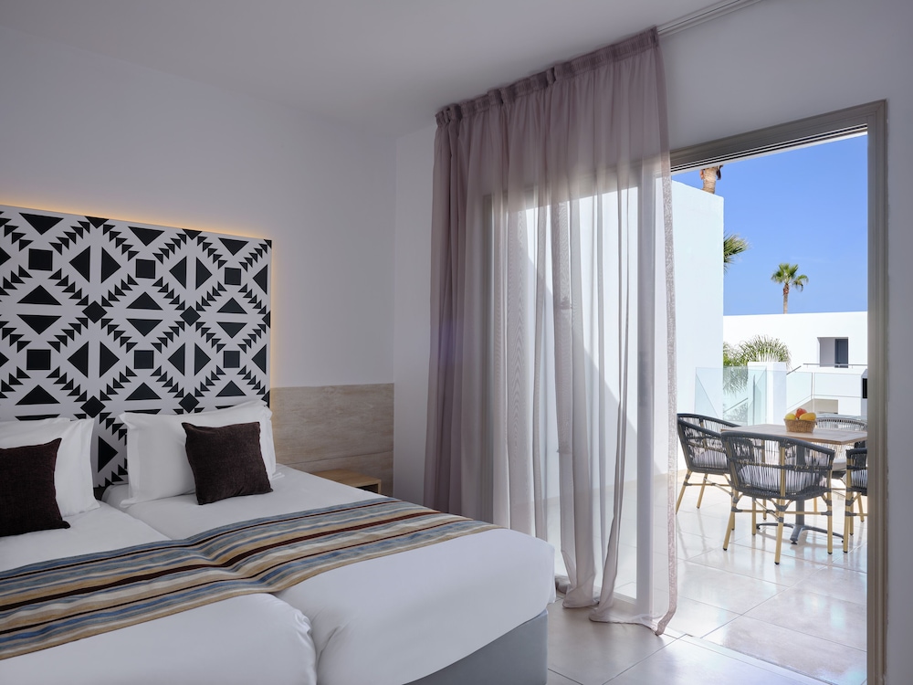 Panthea Resort 6/32