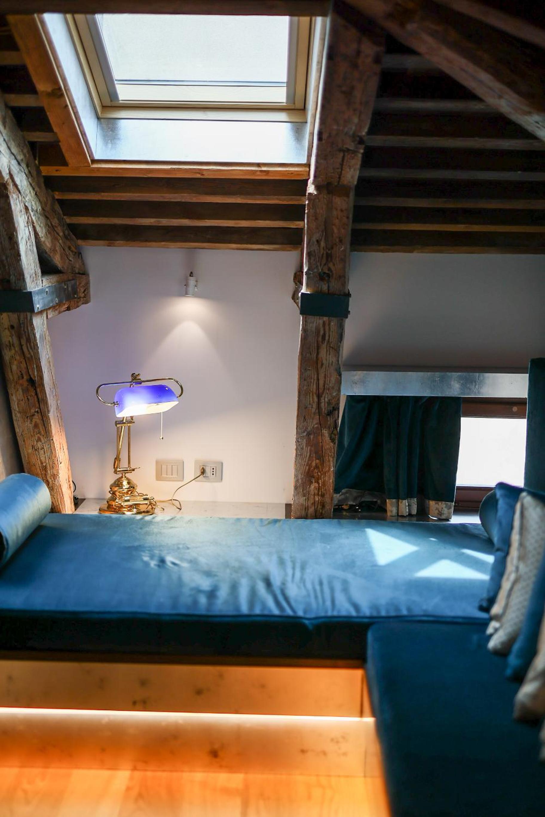 DELUXE, DOUBLE BED
