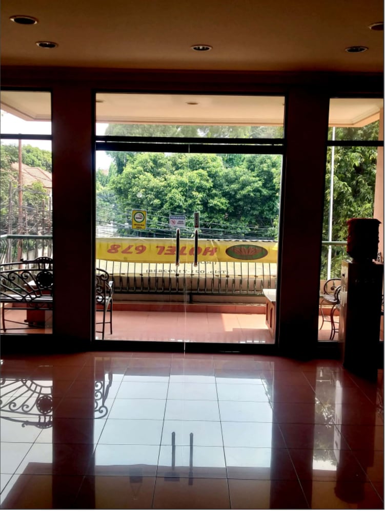 Hotel 678 Kemang 23/33