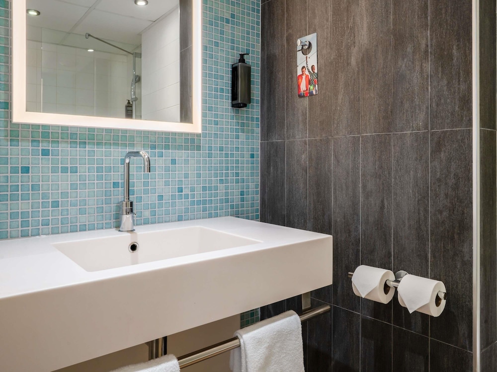 جناح بسرير مزدوج بشرفة مع أريكة، Ibis Styles Paris Porte D Orleans Hotel 5/7