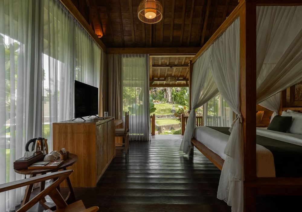 Taulan Villa and Restaurant 25/50