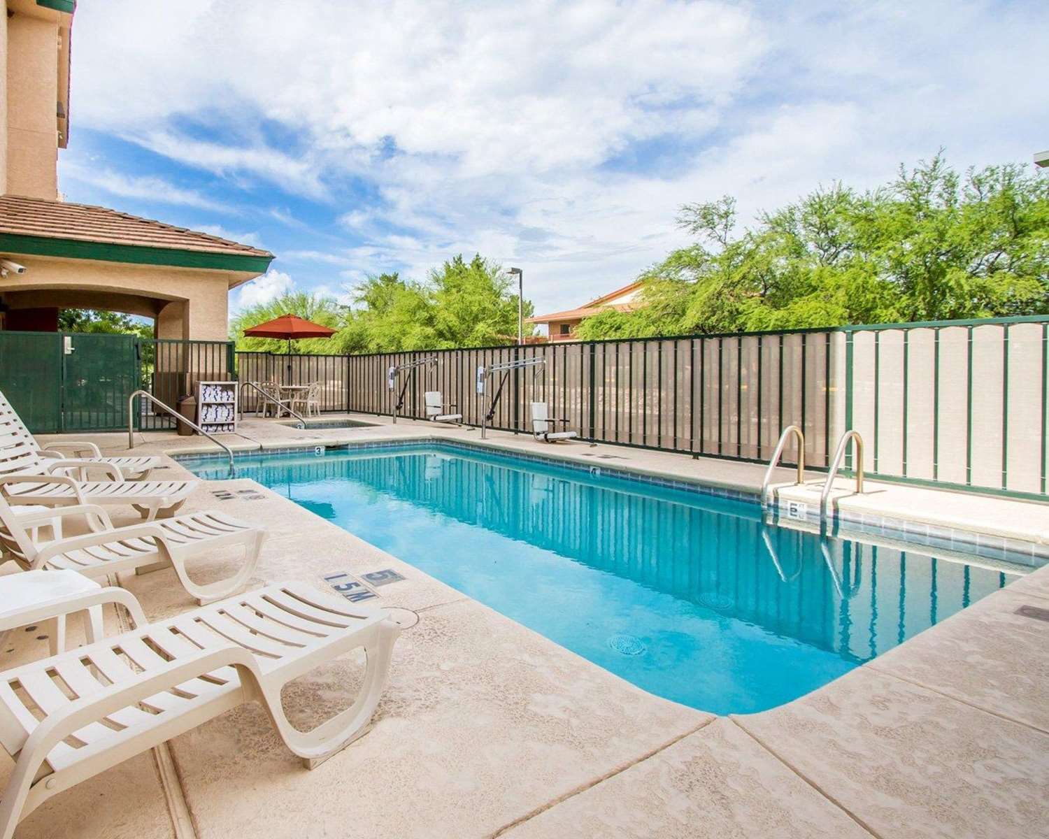 Comfort Inn and Suites Sierra Vista Near Ft Huachuca 18/19