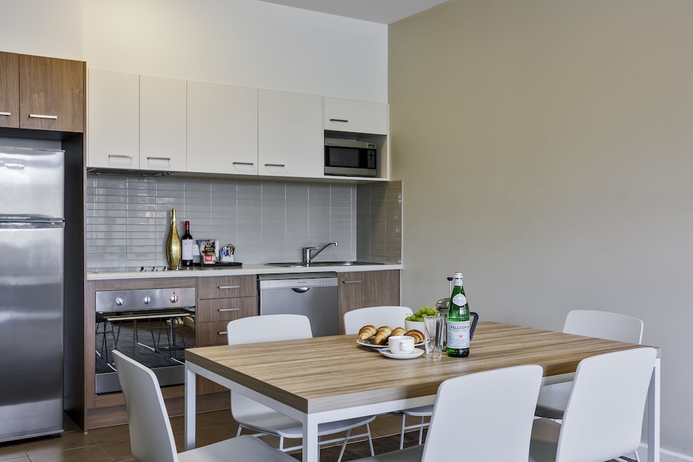 Quest Mawson Lakes 54/78