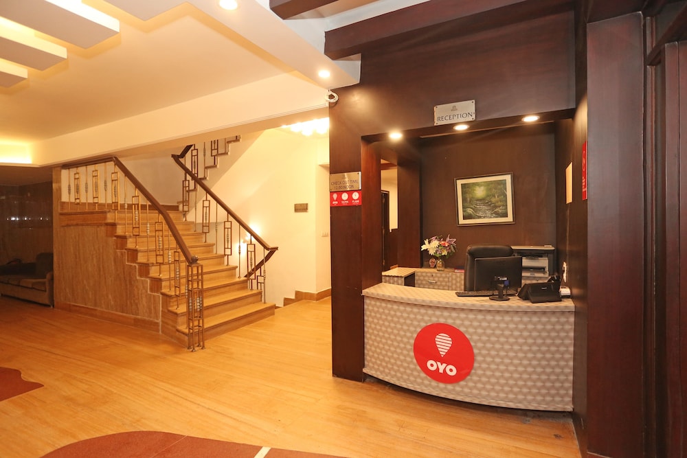 Oyo 11451 Hotel Auston 2/16