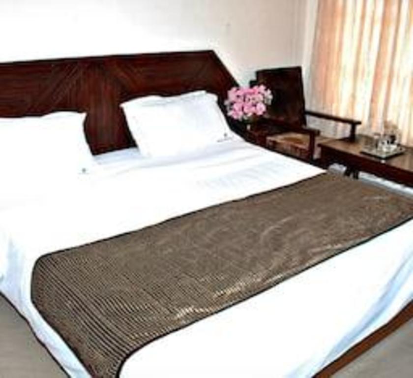 Hotel Gurupriya 12/17