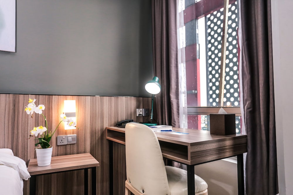 Days Hotel and Suites by Wyndham Fraser Business Park KL 39/40
