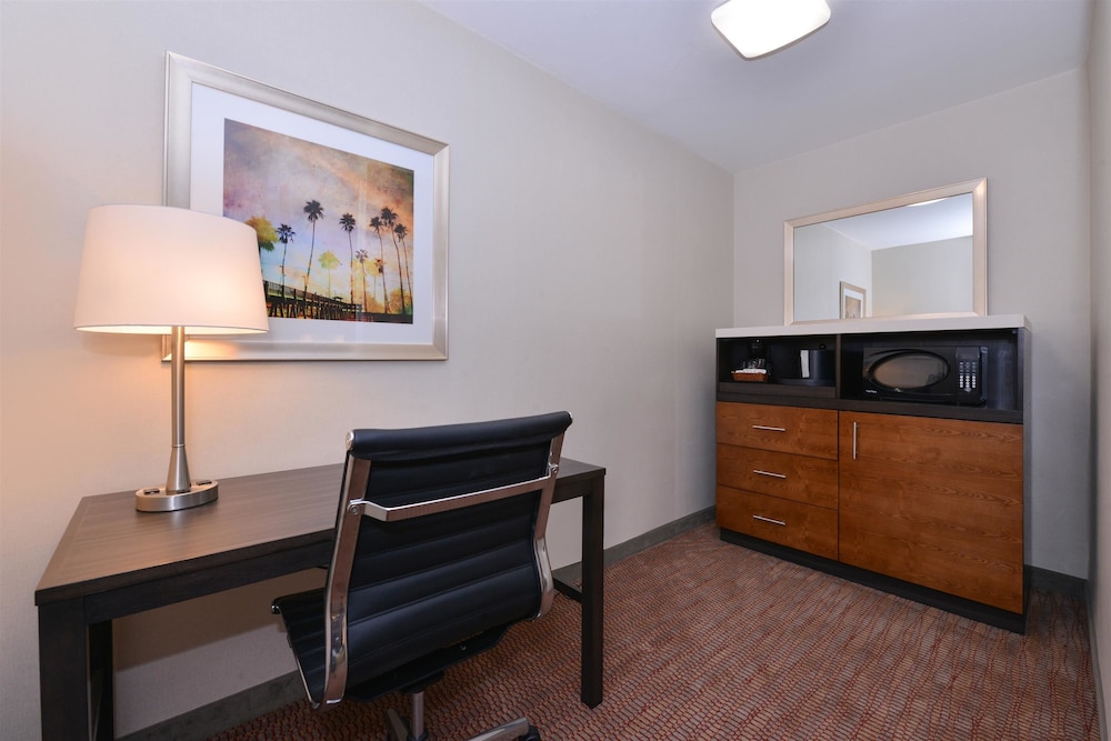 Best Western Royal Palace Inn & Suites 10/46