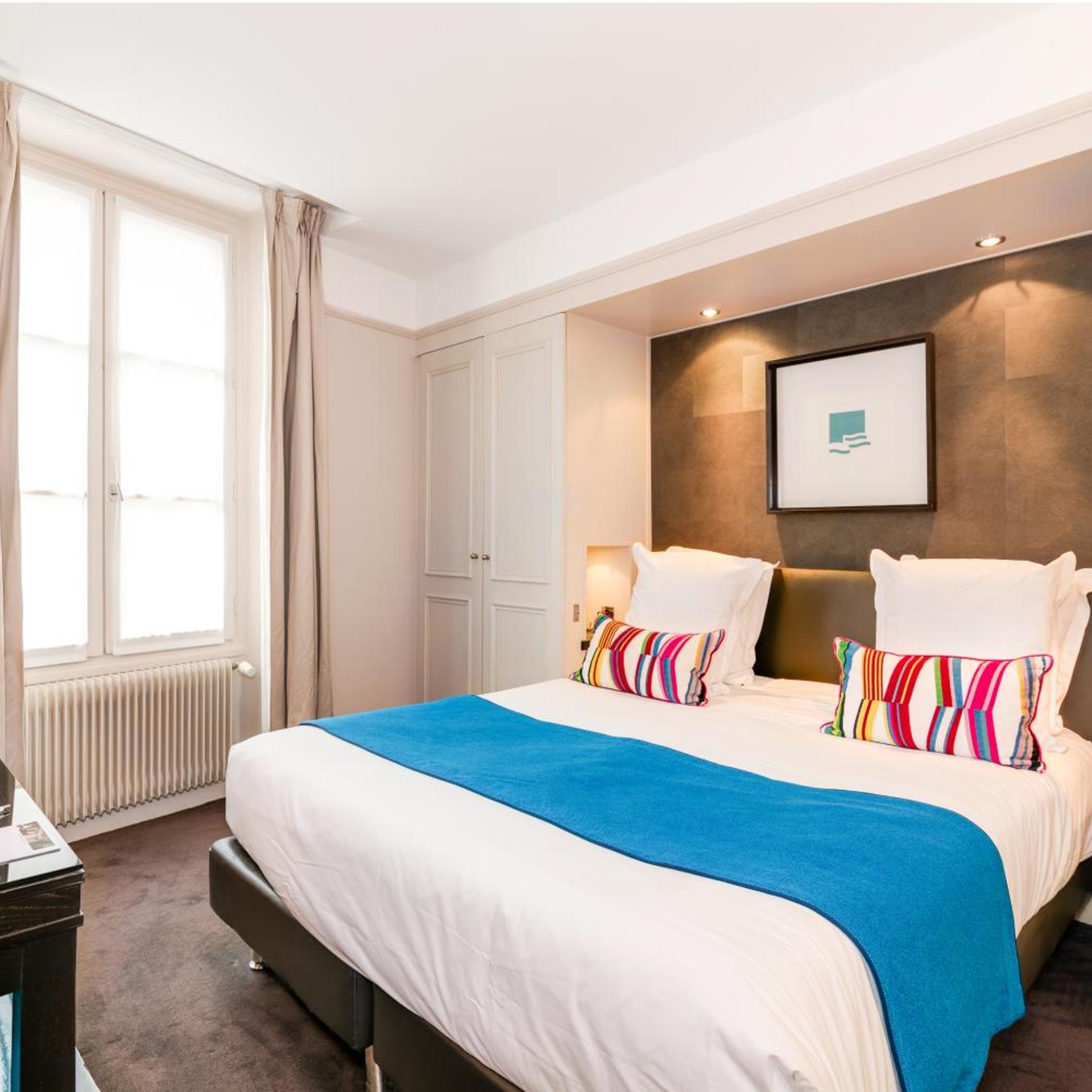 Petite, Double Bed