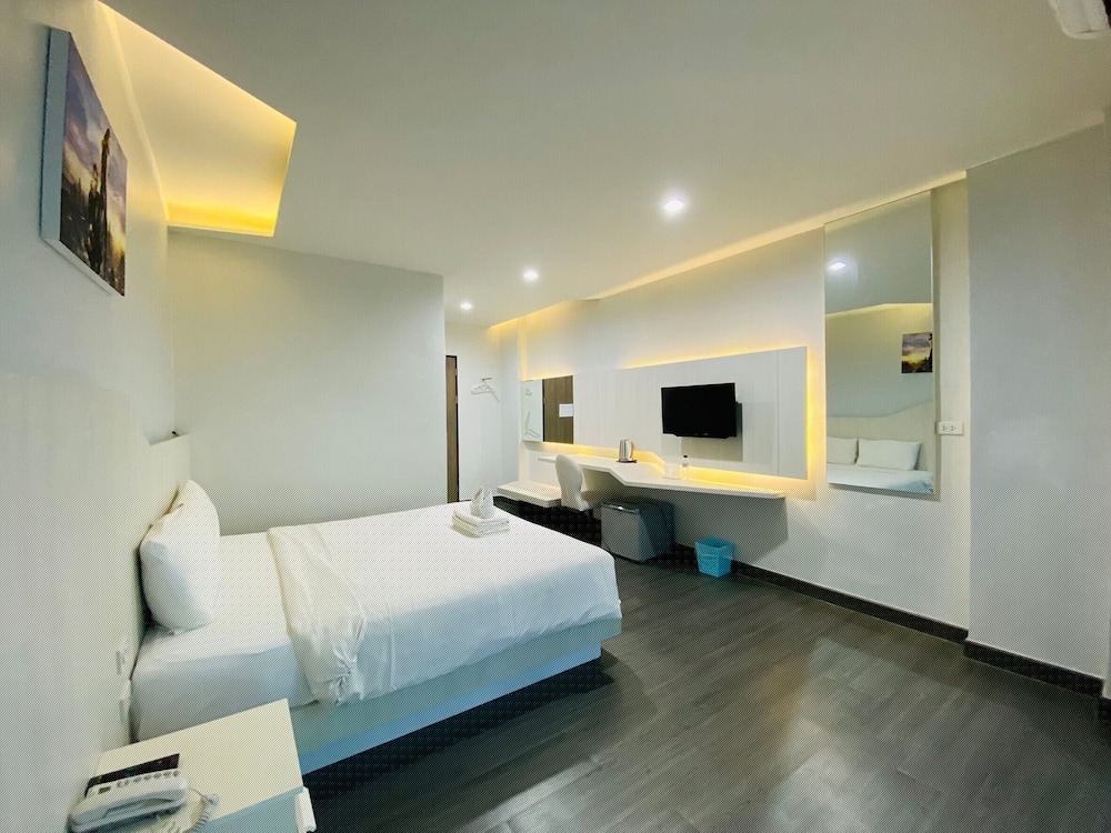 Luxsna Residence 11/63